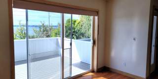 Bayview Condo 2 Bedrooms with Gas Fireplace  - S State St Gallery 33