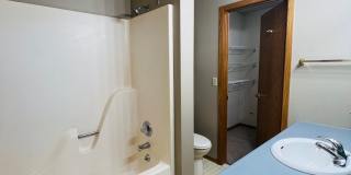 4 Bedroom 2 Bath Duplex in Iowa City Gallery 8