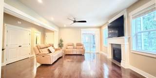 Beautiful 4BR Home in Woodloch | 2-Car Garage, A/C & Bonus Loft Gallery 11
