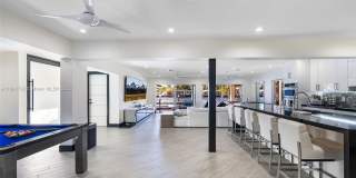 517 S Riverside Dr Gallery 9