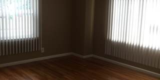 A Charming 3 Bedroom Bungalow, Hardwood Floors, Fenced in Backyard Gallery 4