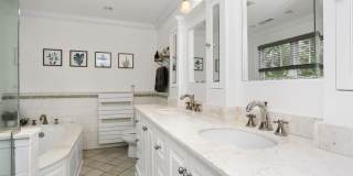 9 Grimes Road Gallery 36