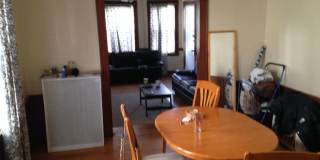 Updated 3 bed in Oak square Gallery 3