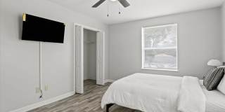 2114 Main St Gallery 7