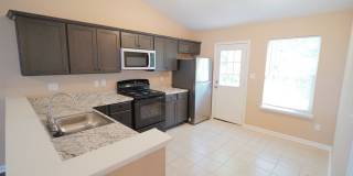 3 Bed / 2 Bath Newly Updated Home Gallery 5