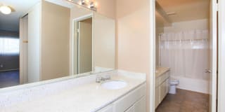 Pinecrest Apartment Homes Gallery 22