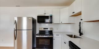 FULLY RENOVATED duplex in East Ridge! Gallery 3