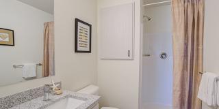 Country Living with Modern Flair: Wake up to the sounds of nature, Live Minutes from Everything Gallery 36