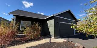Charming Single-Level Home on Spacious Lot in NE Bend! Gallery 1