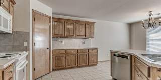 4 Bed | 2 Bath + Edmond Schools + North Hampton Addition Gallery 12