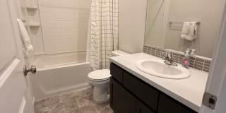 Newer single level 3 bed 2 bath home in NE Salem Gallery 7