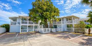 2/1 First Floor Condo in Jax Beach - Pet Friendly, Lawncare Included, In-Unit Laundry! Gallery 1