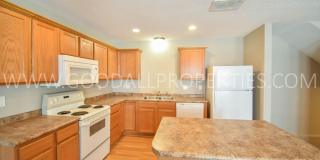 Pleasant Hill Townhome with 2-Car Garage, Walk-In Closets & Deck Gallery 5
