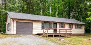 Updated Home, Stainless Steel Appliances, Wood Like Flooring, Deck, Garage! Gallery 1