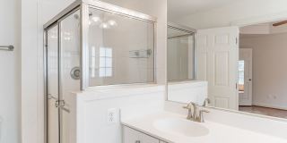 Lovely Townhome Conveniently Located! Gallery 23