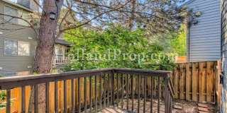 Lovely End unit of a triplex with garage Gallery 14