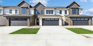 Spacious Modern Townhome at Hayden's Ridge! Gallery 1
