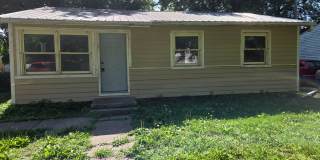 Charming 3 bed 1 bath house with large yard! Gallery 1