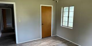Charming 3-Bedroom Home on a Small Pond in Leesburg Gallery 9