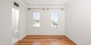 1302 Sweetzer Ave Gallery 21