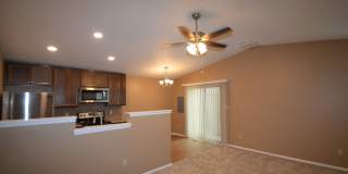 Townhome - 2 bedrooms, 1 bathroom & 1 car garage - NO A/C! NO PETS ALLOWED! Gallery 11