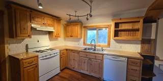 For Rent: 2 Bed/1 Bath Home Downtown Gallery 1