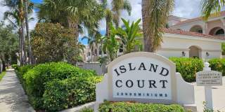 Seasonal Short-Term 2 Bedroom, 2.5 Bath Multi-Level Condo with Balcony and Patio located on Venice Island! Gallery 3