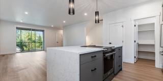 BRAND NEW 3 bed 3.5 bath townhouse Gallery 12