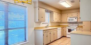 Beautiful 4 Bedroom 1.5 Bath - City View ISD Gallery 7