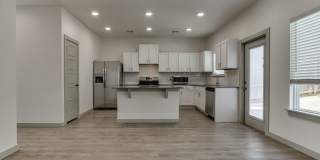 Brand New 3 Bed 2.5 Bath Duplex Includes Office Space (See Contact Info Below) Gallery 18