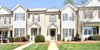 3-bedroom Townhome Convenient to Greensboro Urban Loop Gallery 1