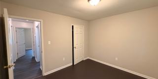 Nice 2 BR/1 Bath Duplex - Covered Parking & Large Backyard Gallery 10
