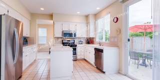 4 Bedroom Home Corner Lot ~ 1 bedroom on 1st evel ~ 3 Full Bathrooms Gallery 7