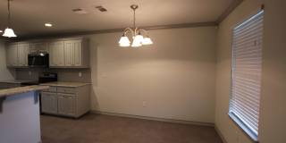 Beautiful 3 Bedroom 2 Bathroom Townhouse in South Tyler! Now offering 1/2 OFF FIRST FULL MONTHS RENT! Gallery 4