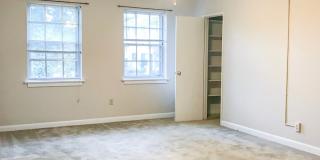 Summerville Townhome with Fully Equipped Kitchen Gallery 6