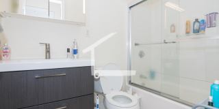 Renovated 4bed/2bath Gem Steps from the B, C, D Lines Gallery 9