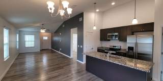 Ten Acre Terrace 3 bedroom 2 bath home w/2 car garage Gallery 7