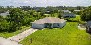 3/2 Single Family home freshly painted interior and exterior Gallery 1