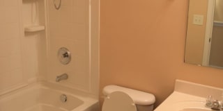 Beautiful Townhome - Great Location Gallery 11