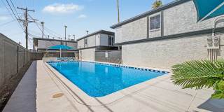 Gorgeous 2 Bed + Bonus Room | Large Private Yards | Resort Pool | 8 Weeks Free Rent! Gallery 28