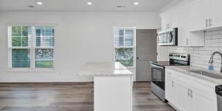 Modern Townhome in Rosewood – Walk to USC, Dining & More! Gallery 17
