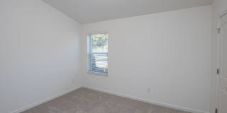 BEAUTIFUL 2 Bedroom Townhome in MIDLAND AVAILABLE JUNE 2026 Gallery 24