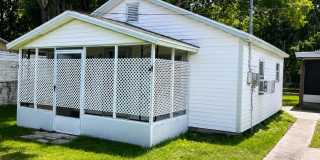 Cute Stand Alone 1BR Cottage Home. Walk to Downtown Restaurants & Shops! Gallery 1