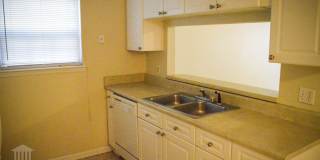 Townhome In Westbrook Near Campus--Pre-lease for the Fall Gallery 8