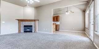 Charming home in Yukon + 3 bedrooms + 2 bathrooms Gallery 4