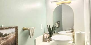 PARTIALLY FURNISHED 3br/2.5ba/2pkg Townhouse w/ENCL yard! Gallery 12