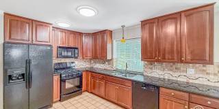 Serene 2BD/2BA End Unit Condo in Carmel Valley with Community Pool & Detached Garage Gallery 6