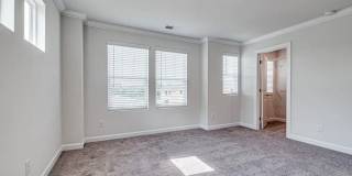 Room in 4 Bedroom Home at Tears Ln Gallery 27