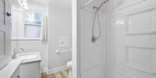 6+BR House on E. Lane – Central Campus – Newly Renovated + Free Parking – Flexible Move-In Gallery 13