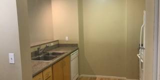 GROUND LEVEL 1 BR, 1 BA WHEEL CHAIR ACCESSIBLE UNIT! Gallery 5